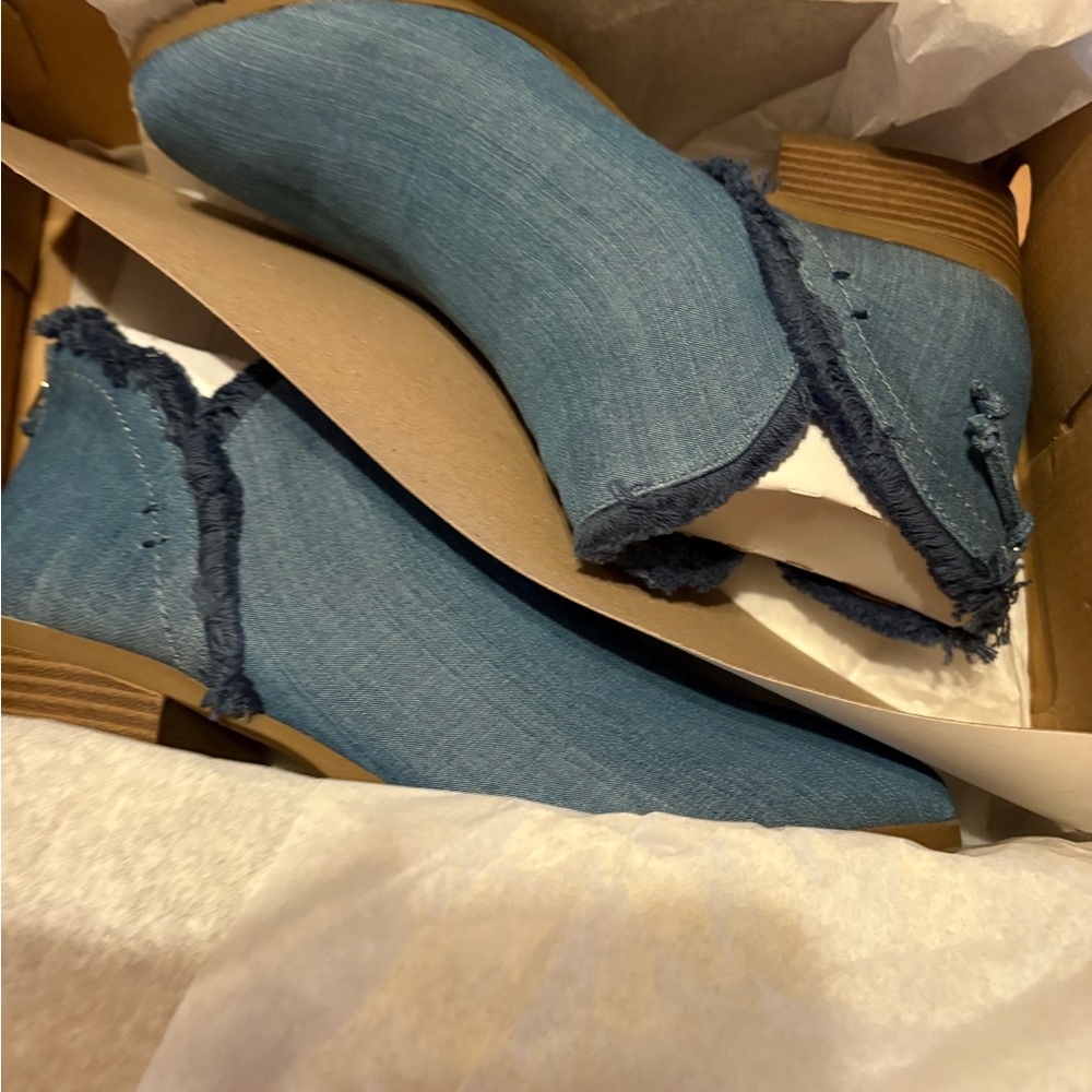 Kenneth Cole Blue Ankle Booties - Picture 2 of 3